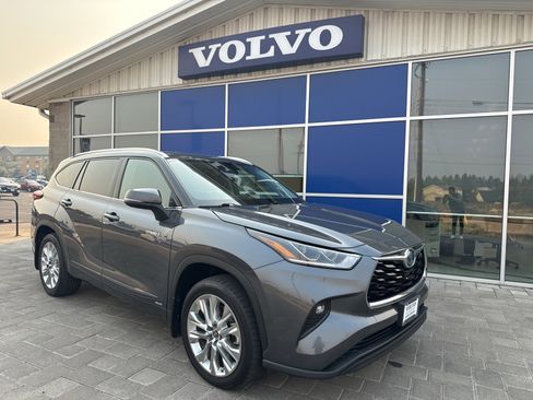 Used 2021 Toyota Highlander Limited image 1