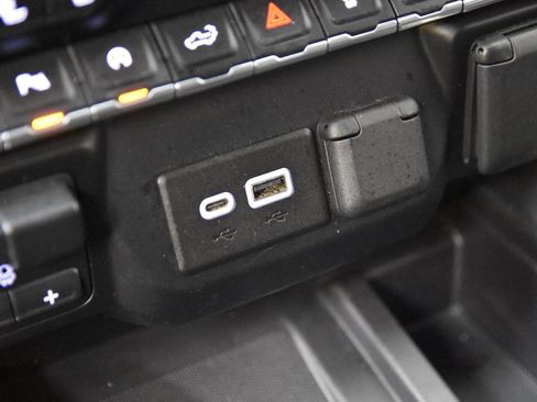 Used 2020 GMC Sierra 1500 SLT RWD image 24