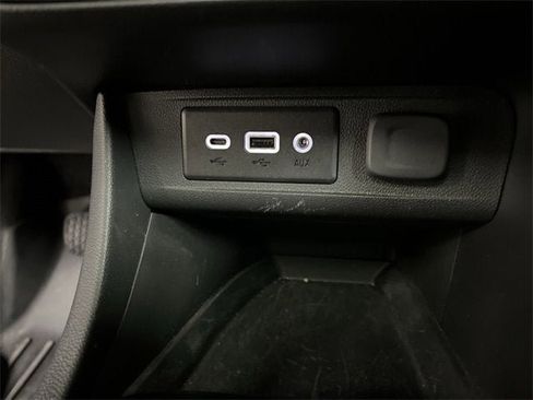 Used 2022 Buick Encore GX Essence w/ Experience Buick Package image 34