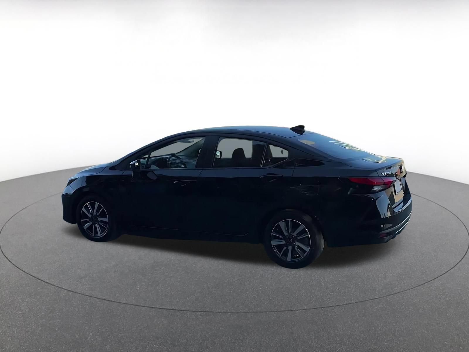 Used 2025 Nissan Versa SV FWD image 9