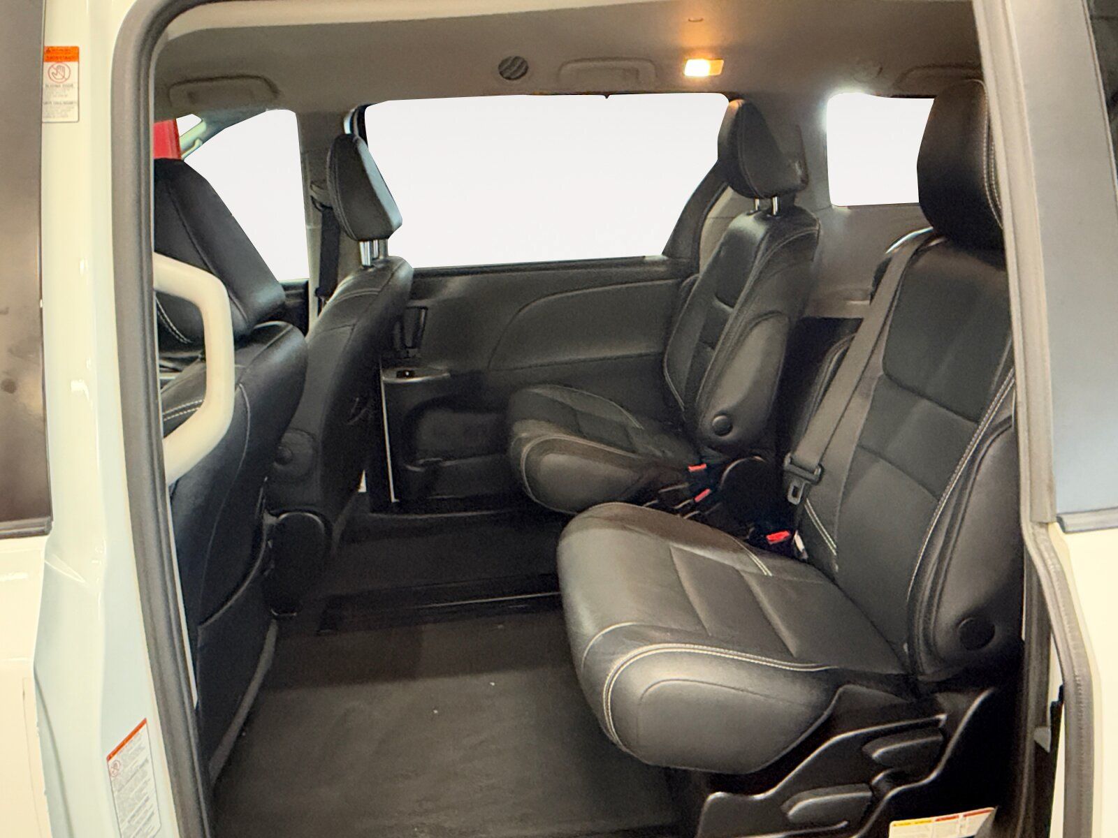 Used 2017 Toyota Sienna SE FWD image 23