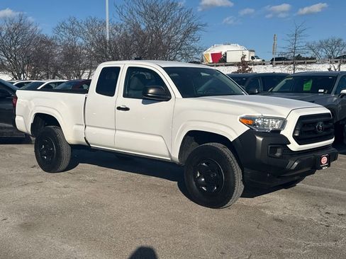 Used 2020 Toyota Tacoma SR image 9