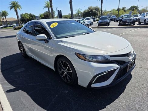 Used 2023 Toyota Camry SE image 4