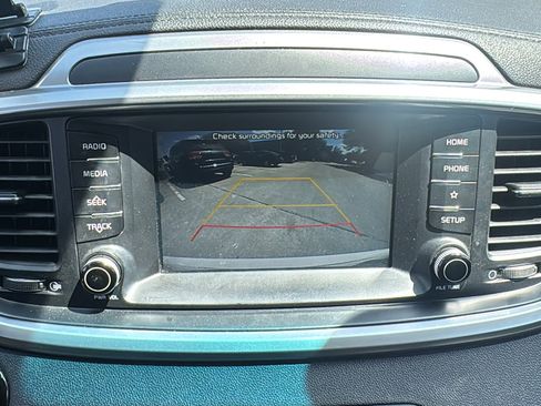 Used 2020 Kia Sorento EX FWD image 19