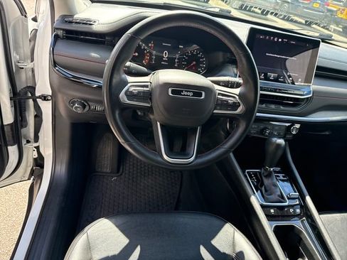 Used 2022 Jeep Compass Trailhawk w/ Trailhawk Convenience Group AWD/4WD image 17