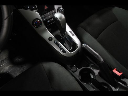 Used 2011 Chevrolet Cruze LT FWD image 12