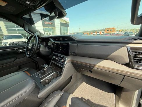 Used 2023 GMC Sierra 1500 AT4 w/ AT4 Premium Package AWD/4WD image 28