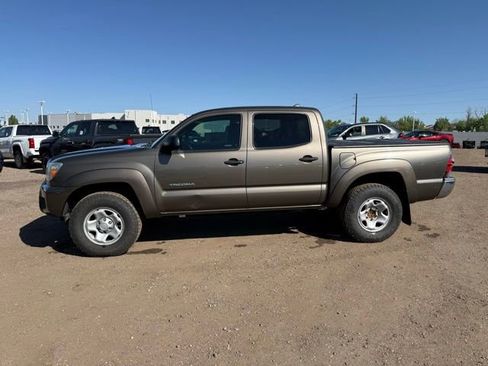 Used 2014 Toyota Tacoma 4x4 Double Cab w/ SR5 Package image 2