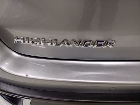 Used 2019 Toyota Highlander Limited image 15