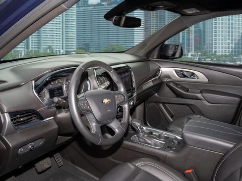 Used 2023 Chevrolet Traverse LT FWD image 16