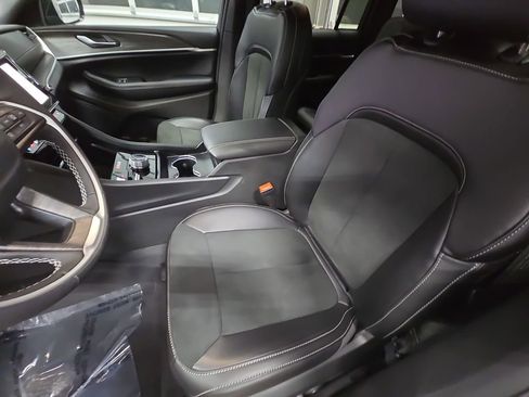 New 2026 Jeep Grand Cherokee Altitude AWD/4WD image 16