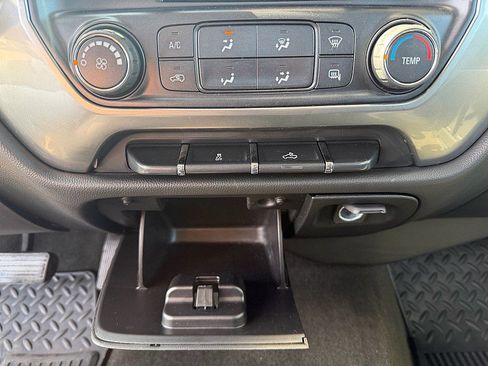 Used 2015 Chevrolet Silverado 1500 LT AWD/4WD image 12