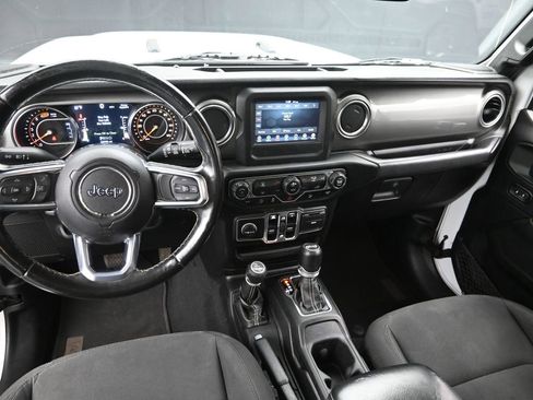 Used 2020 Jeep Wrangler Unlimited Sahara image 12