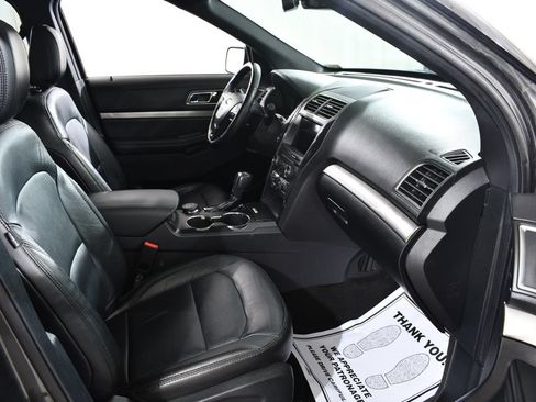 Used 2018 Ford Explorer XLT w/ Equipment Group 202A AWD/4WD image 10