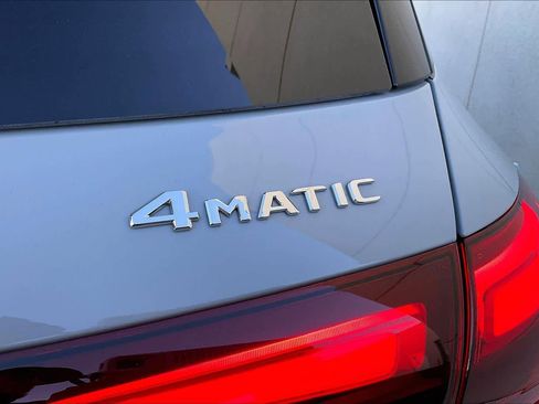 Used 2025 Mercedes-Benz GLE 450 4MATIC image 9