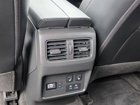 Used 2022 Nissan Rogue Platinum w/ Head-Up Display Package image 21