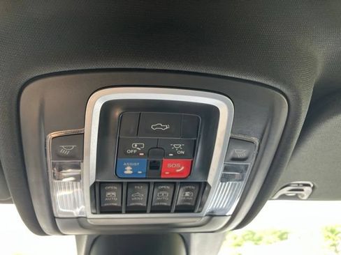 Used 2023 RAM 1500 Laramie AWD/4WD image 15