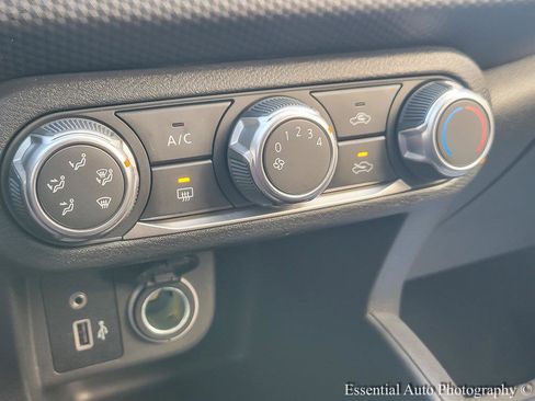 Used 2023 Nissan Kicks S image 16