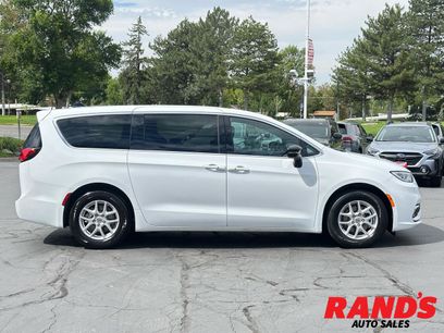 Used 2024 Chrysler Pacifica Touring