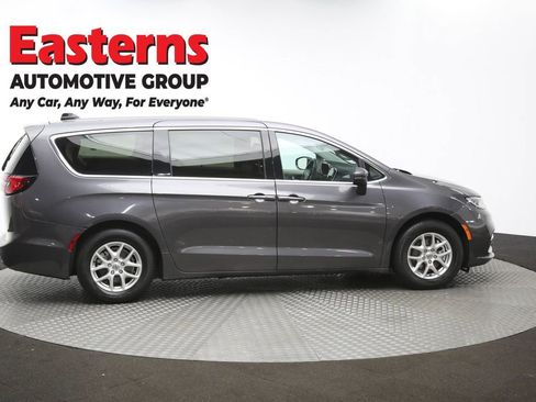 Used 2023 Chrysler Pacifica Touring-L image 48