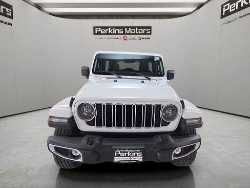 Used 2025 Jeep Wrangler Unlimited Sahara AWD/4WD image 8