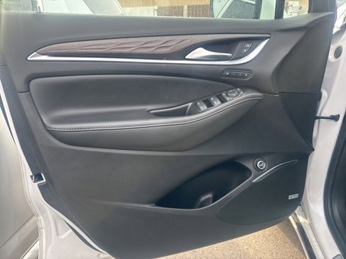 Used 2022 Buick Enclave Avenir w/ Avenir Technology Package image 8