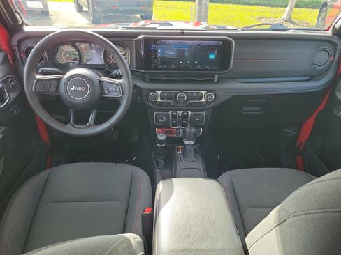 Used 2024 Jeep Wrangler Rubicon image 7