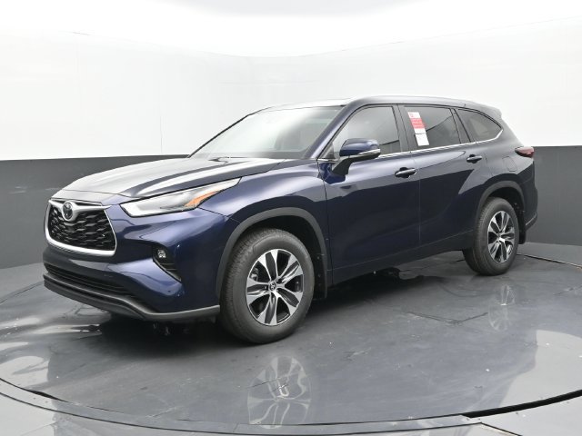 Used 2025 Toyota Highlander XLE FWD image 24