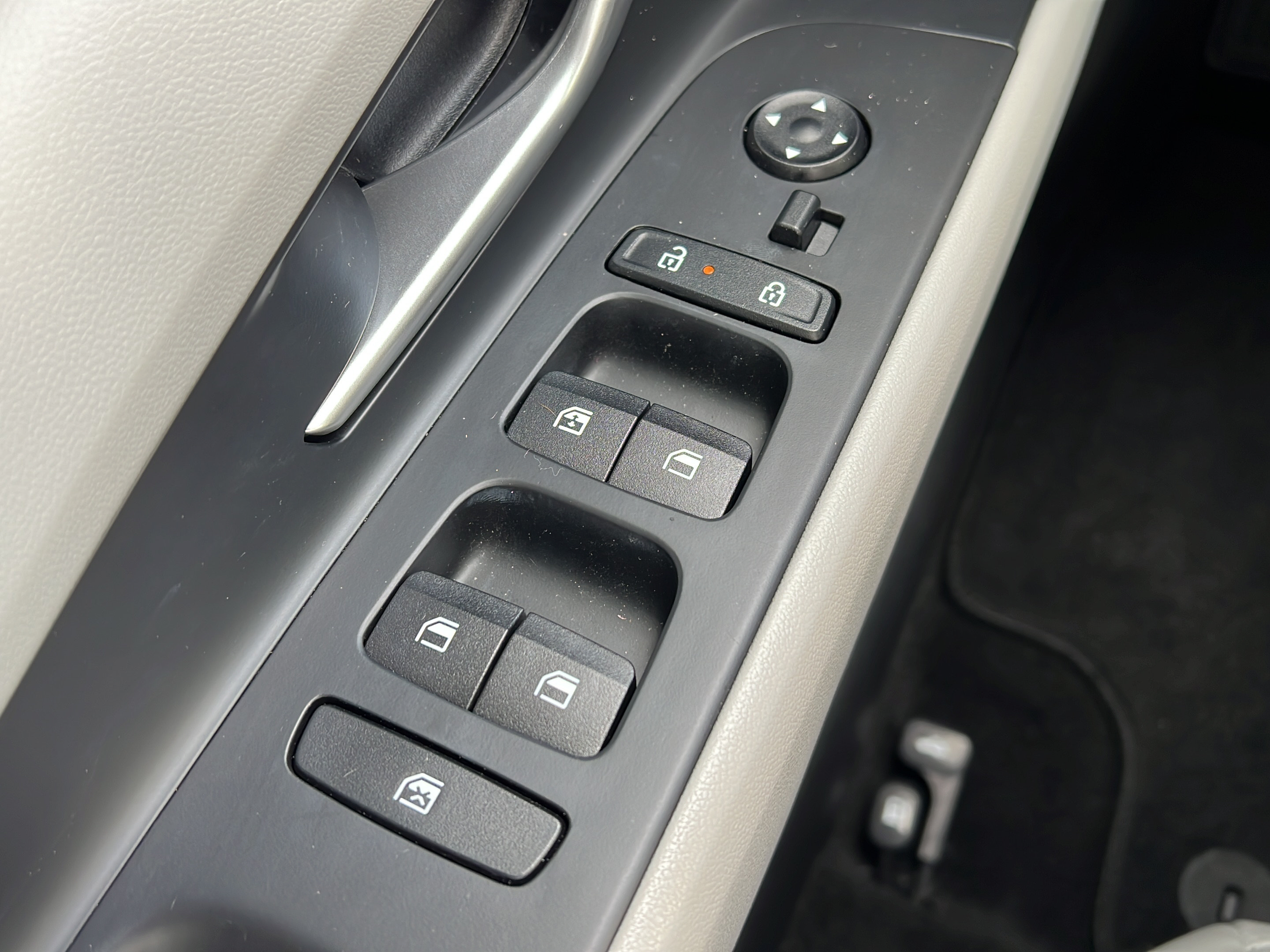 Certified 2025 Hyundai Elantra Limited FWD image 25