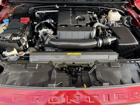 Used 2024 Nissan Frontier SL RWD image 32