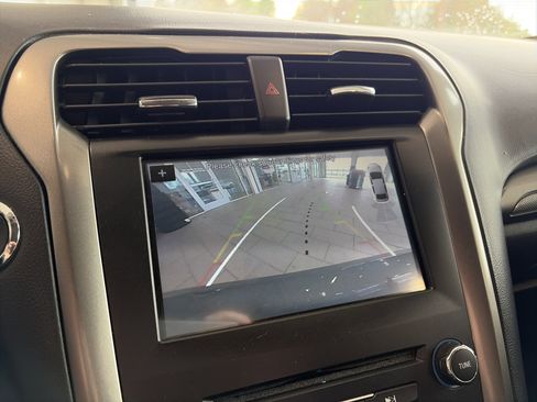 Used 2017 Ford Fusion SE image 42