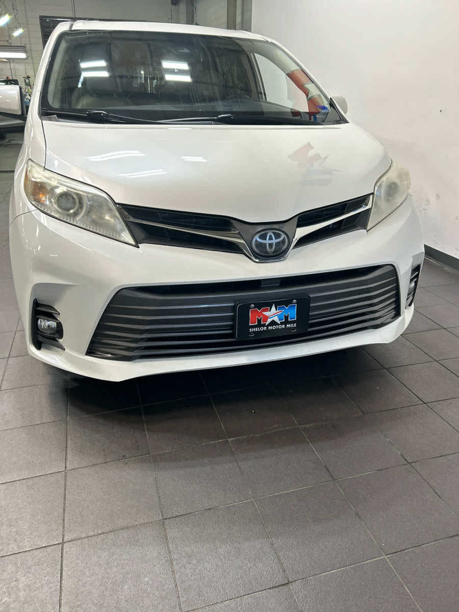 Used 2019 Toyota Sienna XLE FWD image 3