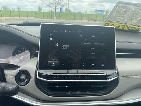 Used 2025 Jeep Compass Limited AWD/4WD image 18