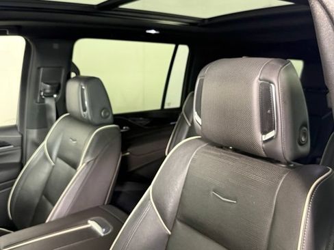 Used 2021 Cadillac Escalade ESV Sport RWD image 17