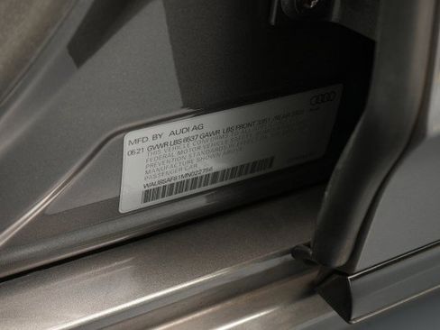 Used 2021 Audi S8 L w/ S8 Executive Package AWD/4WD image 27