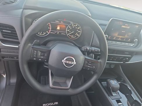 Used 2025 Nissan Rogue S AWD/4WD image 13