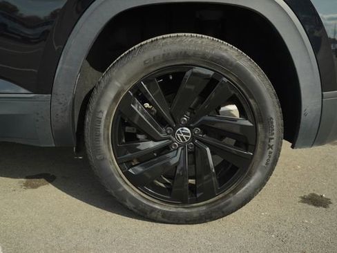 Used 2021 Volkswagen Atlas Cross Sport SE w/ Panoramic Sunroof Package image 40