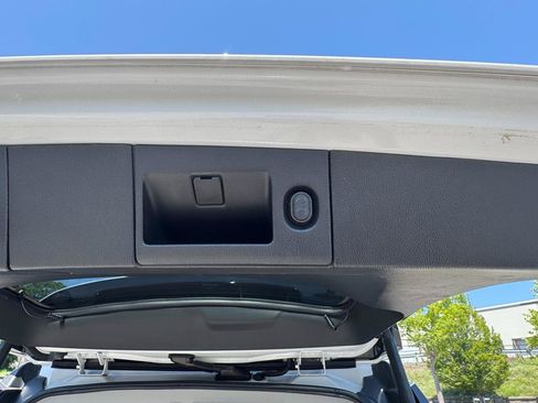 Used 2018 GMC Yukon Denali AWD/4WD image 14