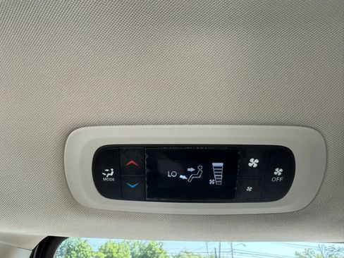 Used 2020 Chrysler Voyager L FWD image 32