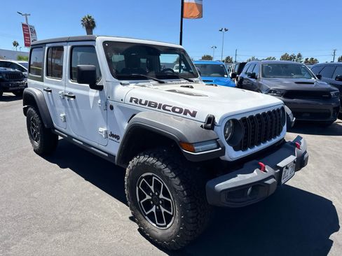 Used 2024 Jeep Wrangler Unlimited Rubicon AWD/4WD image 7