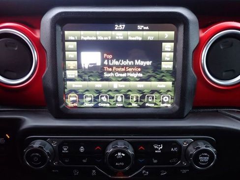 Used 2018 Jeep Wrangler Unlimited Rubicon w/ Uconnect 4C Nav & Sound Group image 25