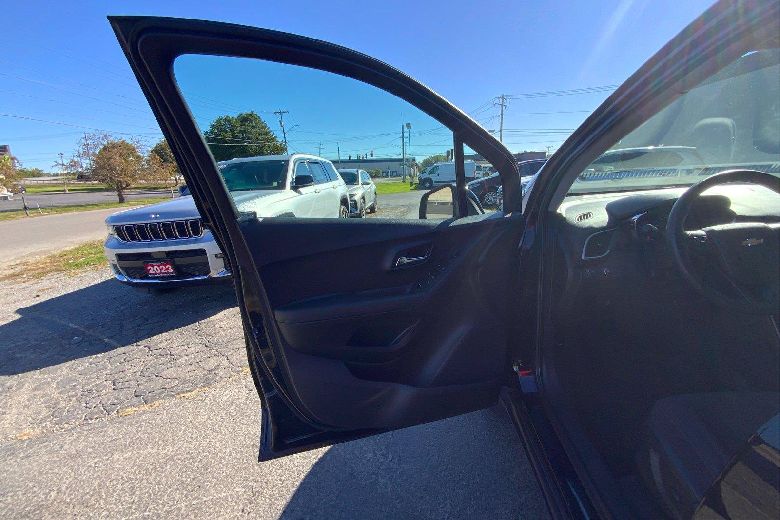 Used 2019 Chevrolet Trax LS w/ Tint and Cruise Package AWD/4WD image 19