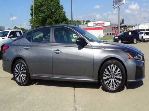 Used 2025 Nissan Altima 2.5 SV FWD image 5