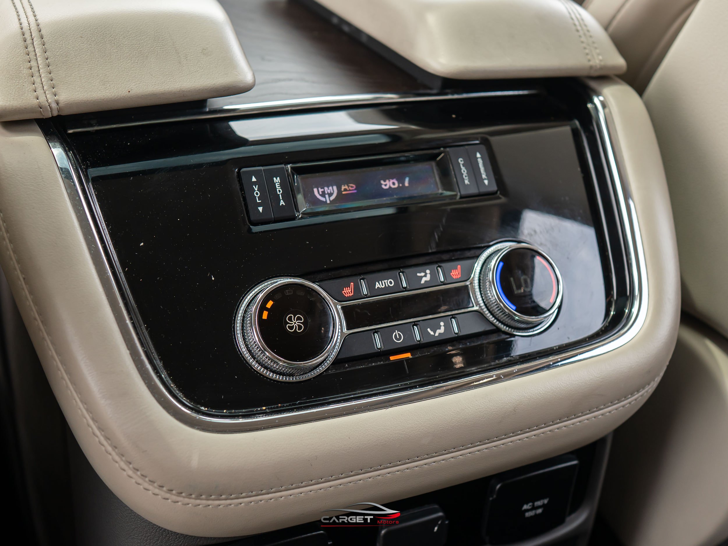Used 2018 Lincoln Navigator Select w/ Technology Package RWD image 23