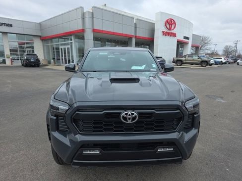 Used 2024 Toyota Tacoma TRD Sport image 2