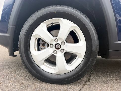 Used 2018 Jeep Compass Latitude AWD/4WD image 3