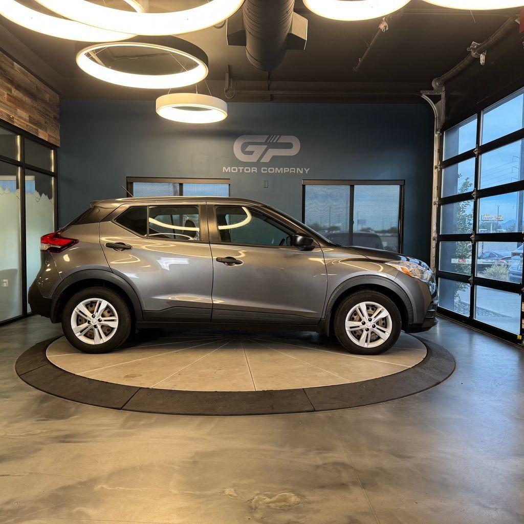 Used 2020 Nissan Kicks S FWD image 2