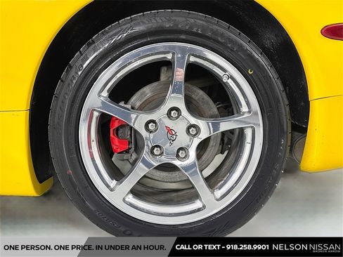 Used 2004 Chevrolet Corvette Coupe w/ Roof Package image 26