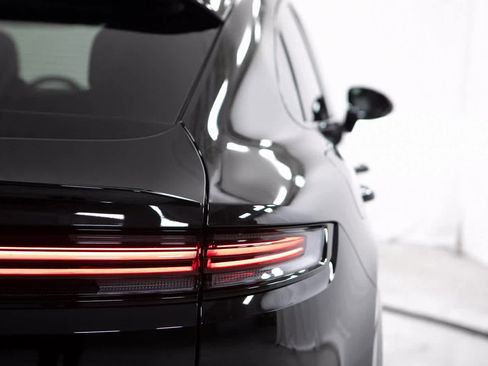 Certified 2025 Porsche Cayenne Coupe image 39