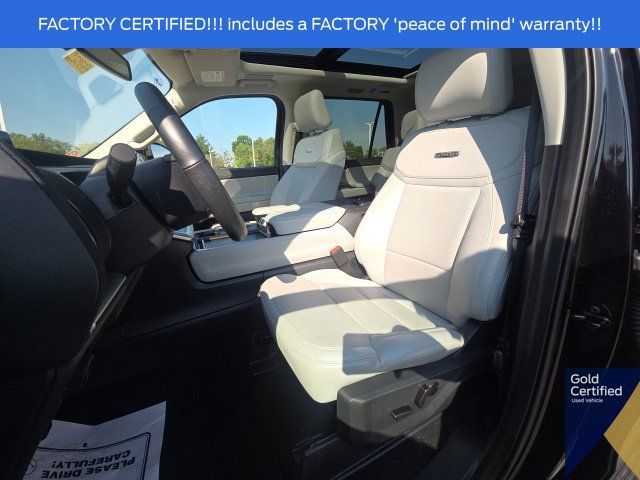 Used 2025 Ford Expedition Platinum w/ Driver's Package AWD/4WD image 33